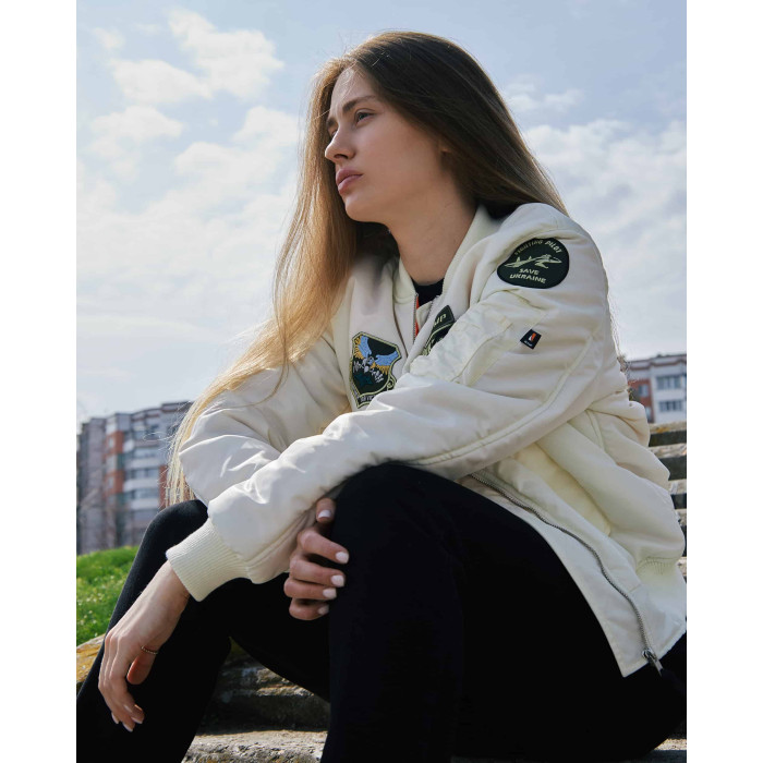 Бомбер MA-1 молочний жіночий з нашивками